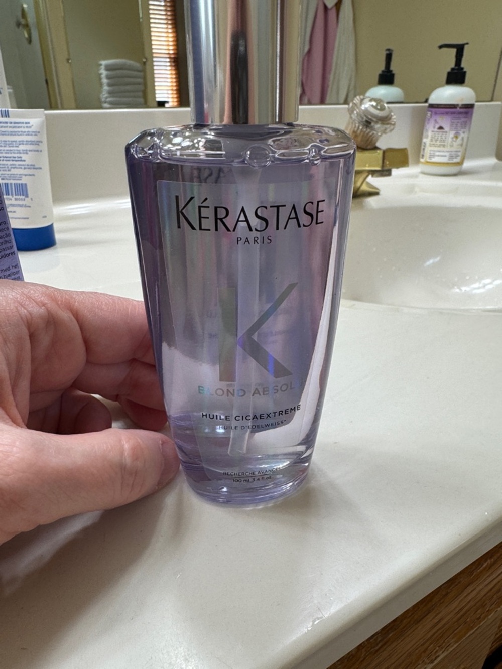Kerastase Blond Absolu Hair Oil - Shimmery Purple Packaging - Picture 3 of 5